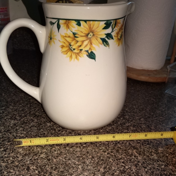 Sunflower 🌻 pitcher! - Picture 7 of 9
